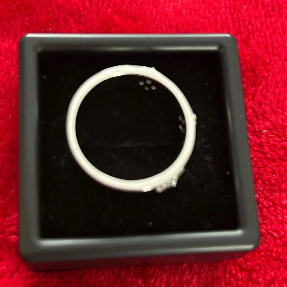 Moissanite Diamond‎ clover band ring size 8